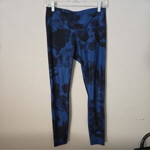 Lululemon Women's Blue & Black Pattern Print Leggings. Size 6